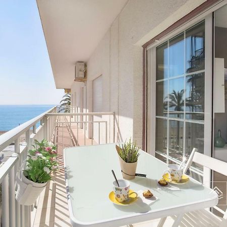 S12 - Beach Front Apartment --Free Wifi- Salou Dış mekan fotoğraf
